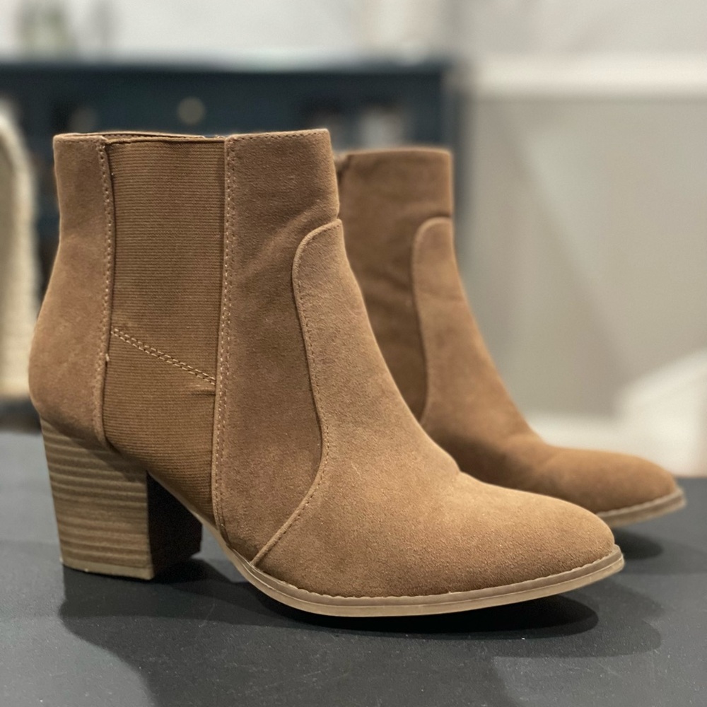 Universal Thread size 11 Catlin cognac block bootie